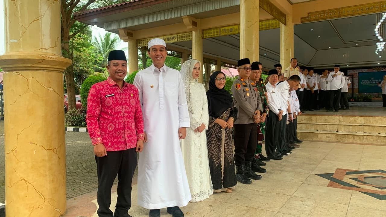 Tradisi Turun Haji Kayuagung Satukan Silaturahmi Lintas Generasi Jamaah Haji, Bupati OKI dan Kakan Kemenag Hadir Sambut Arak-arakan